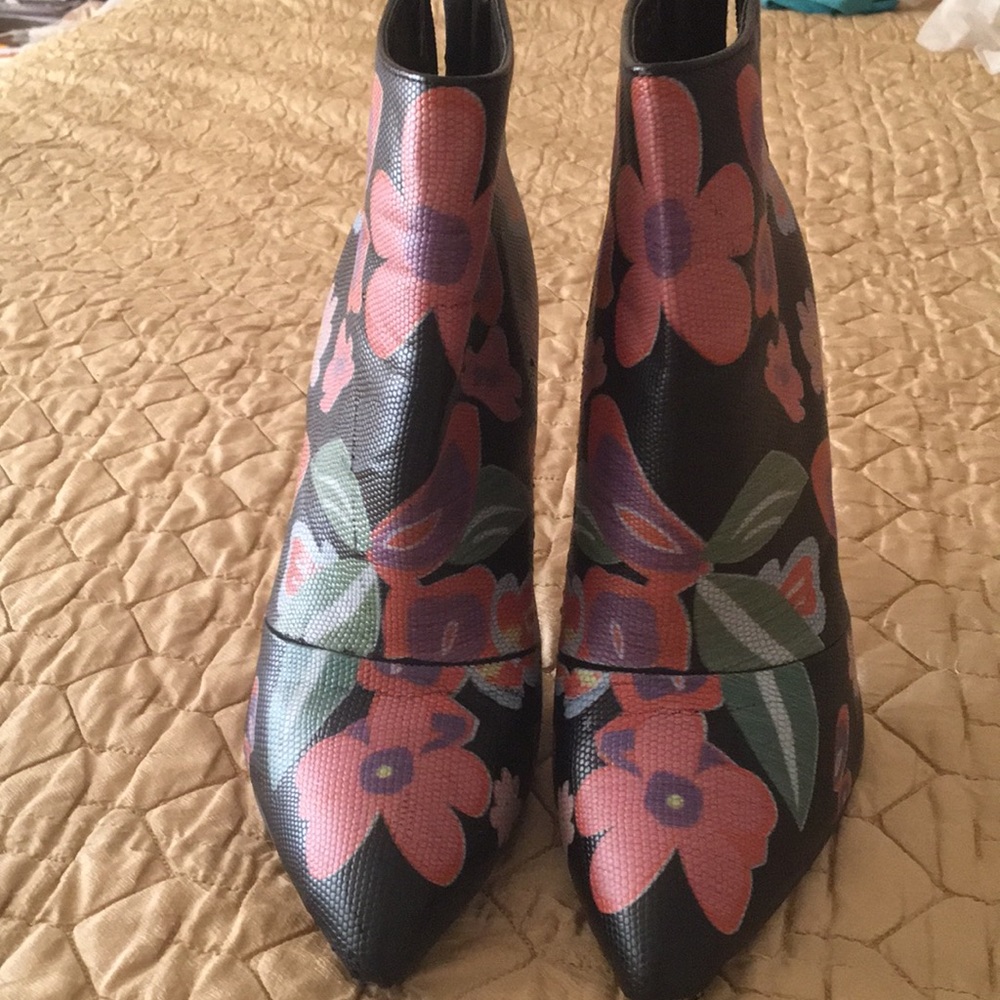 Boots,size 38-US7 1/2. - Picture 2 of 7